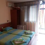 Casa de hóspedes и анхиало *
