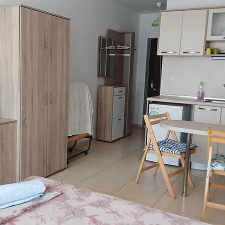 Guest house Апартаменти И Стаи За Гости Анхиало *