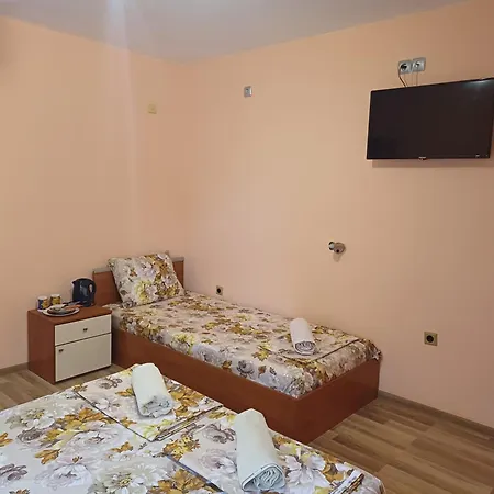 и анхиало بيت ضيافة 3*