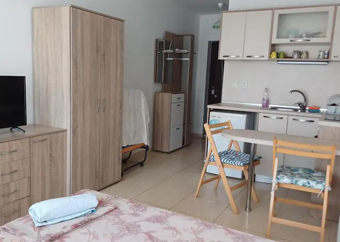 Konukevi и анхиало *