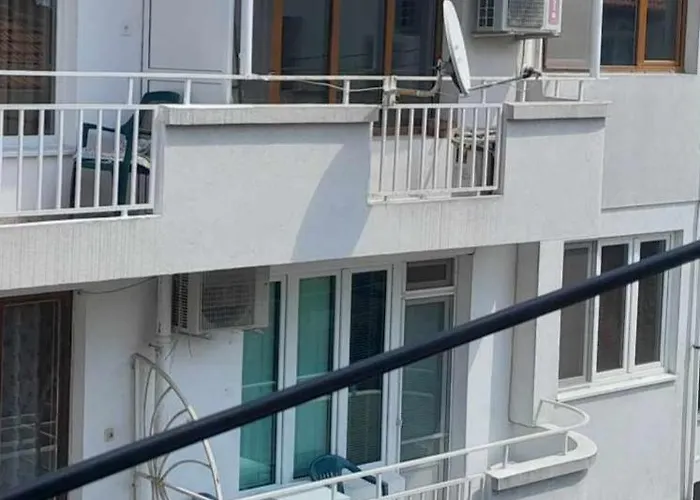 и анхиало Pensión Pomorie