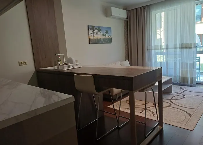 и анхиало بيت ضيافة