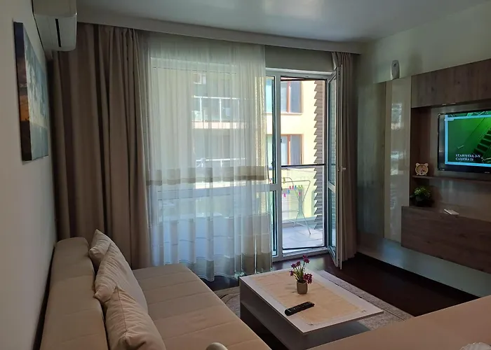 Konukevi и анхиало *